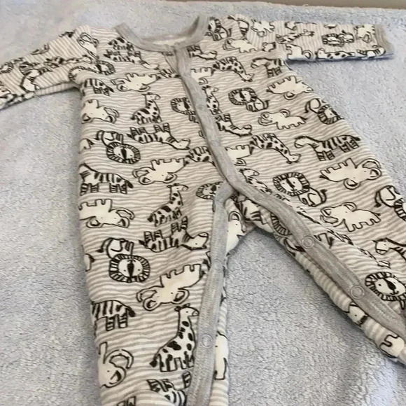 Little Beginnings pajamas - Picture 3 of 7